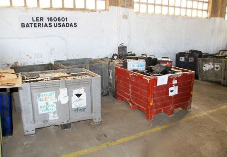 Reciclajes Logroño contenedores con chatarra